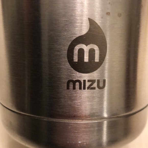 MIZU 26OZ STAINLESS STEEL WATER BOTTLE - #503 - Picture 3 of 11